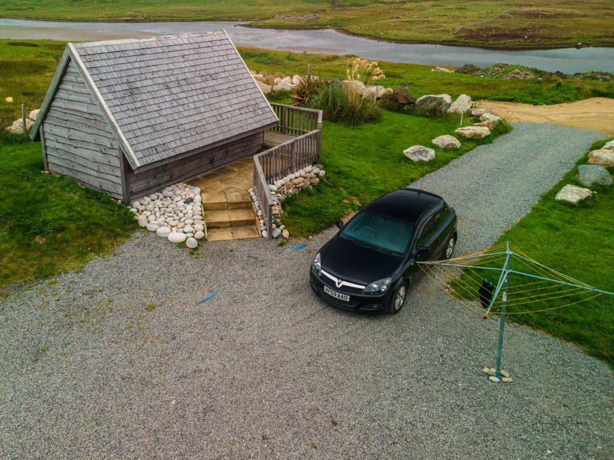 Swan View Lodge - North Uist Lochmaddy Exterior photo